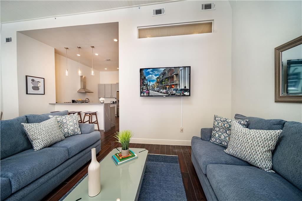 210 DECATUR Street 202