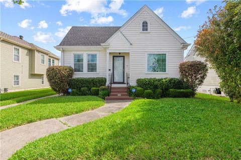 Photo of 9231 PALM Street, New Orleans, LA 70118 (MLS # 2553140)