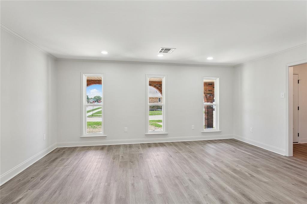 32 NASSAU Avenue