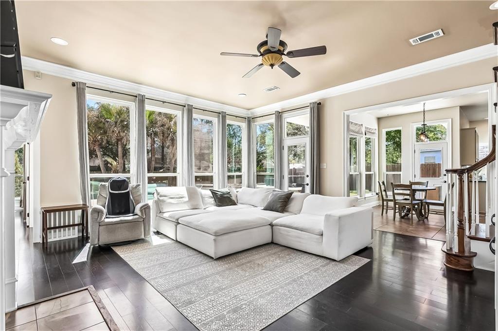 511 RIVER OAKS Drive