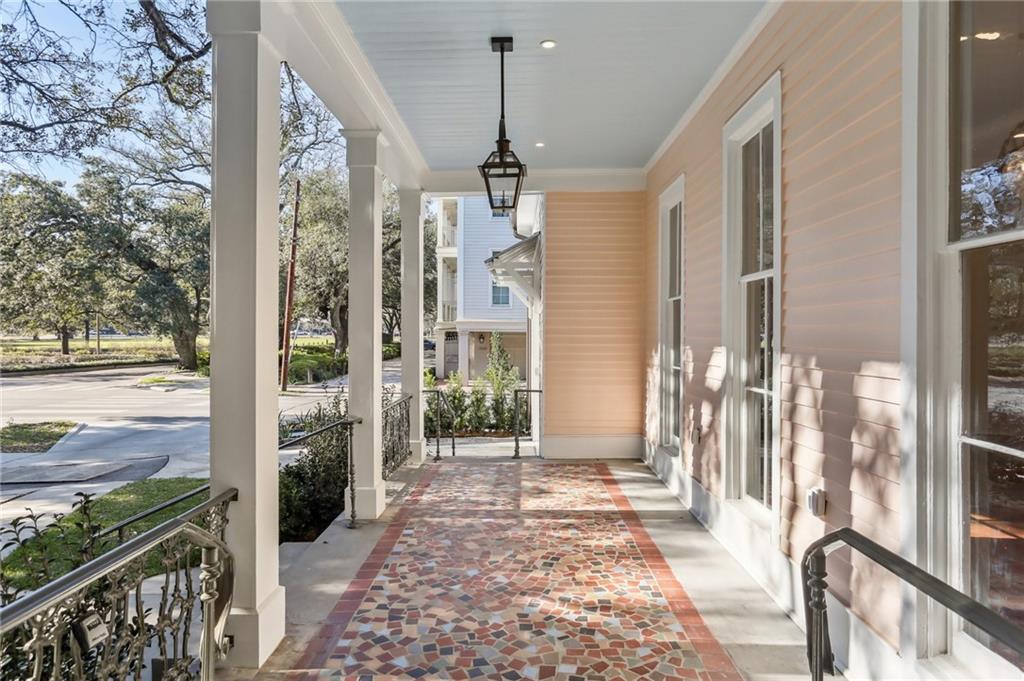 7001 MAGAZINE Street