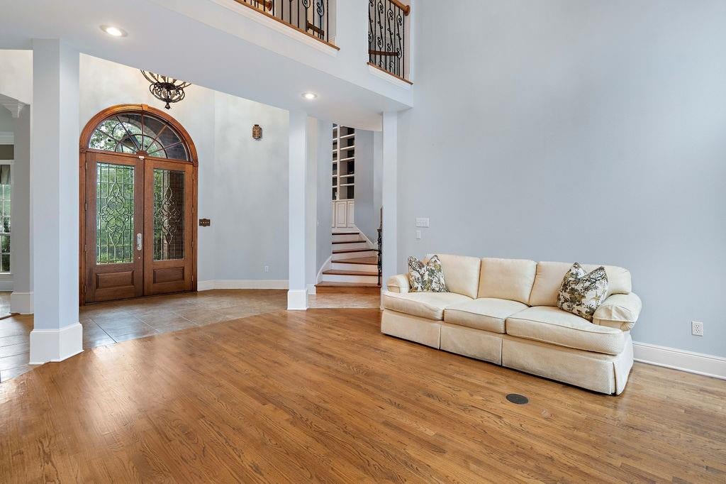 518 UPTON GREY Court