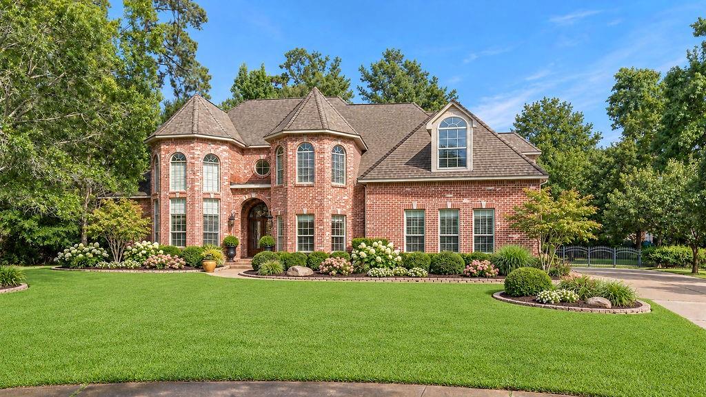 518 UPTON GREY Court