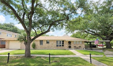 Photo of 1901 POMONA Street, Metairie, LA 70005 (MLS # 2558830)