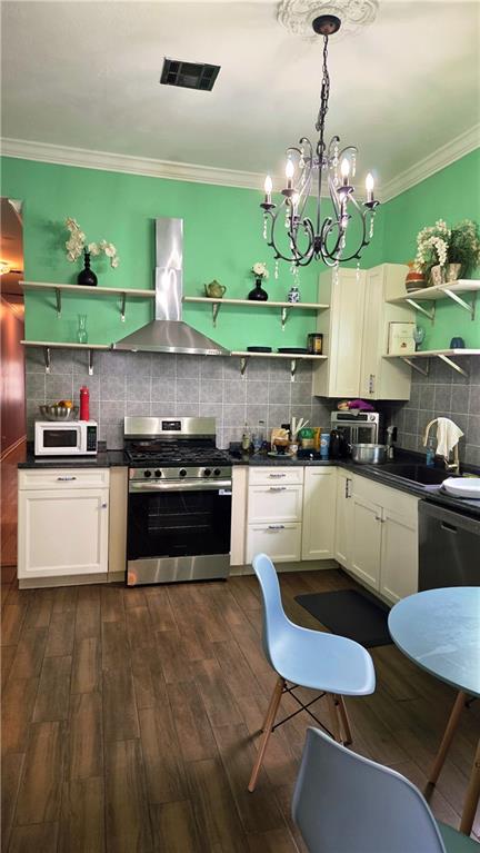 834 JOSEPHINE Street