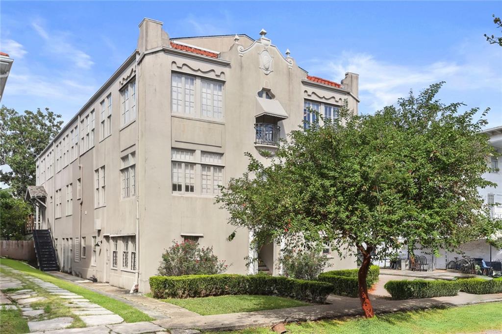 2108 BROADWAY Street