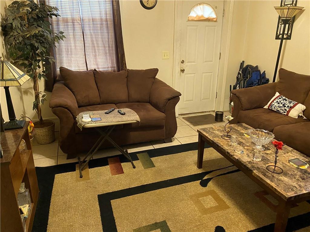 2200 02 ANNETTE Street