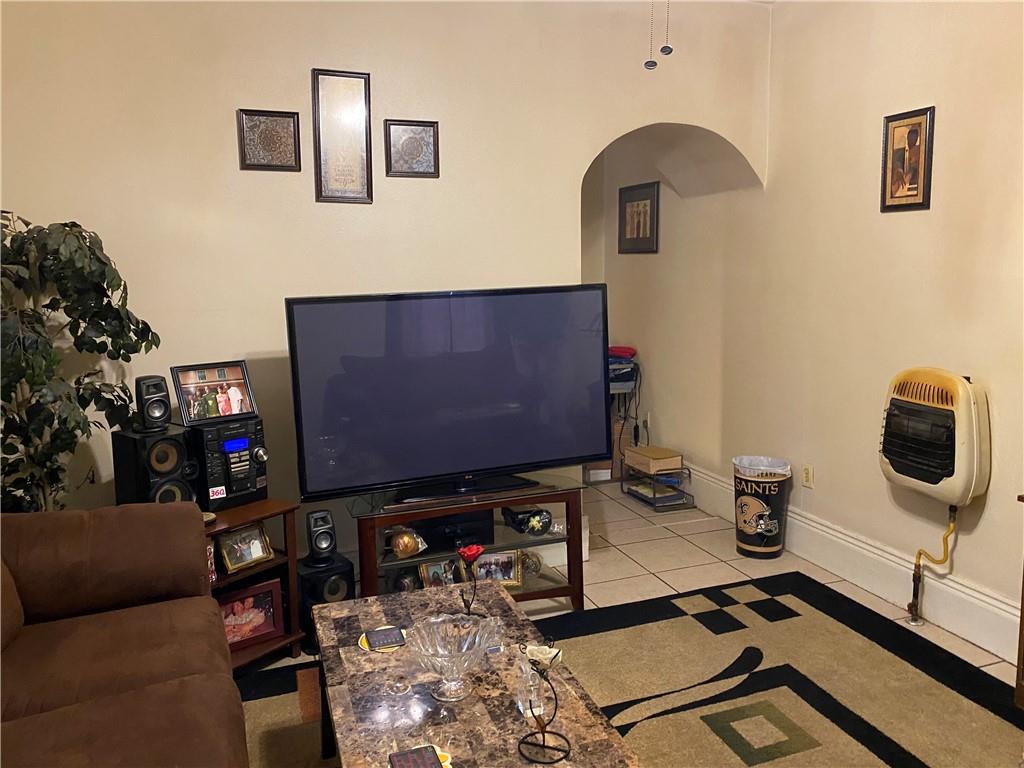 2200 02 ANNETTE Street