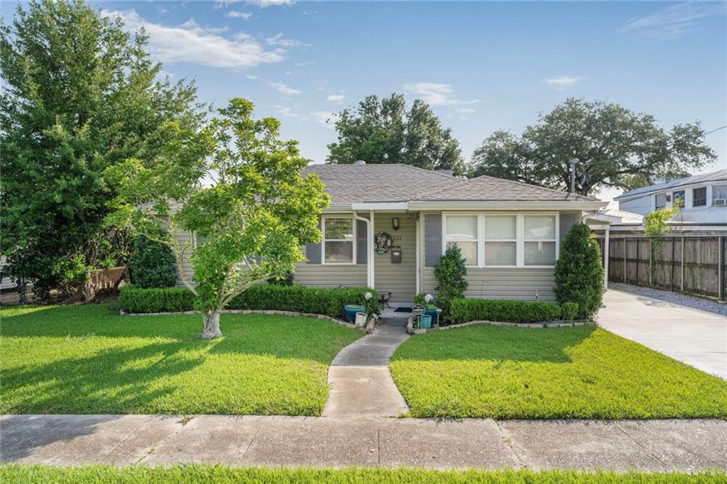 1121 EVERGREEN Drive