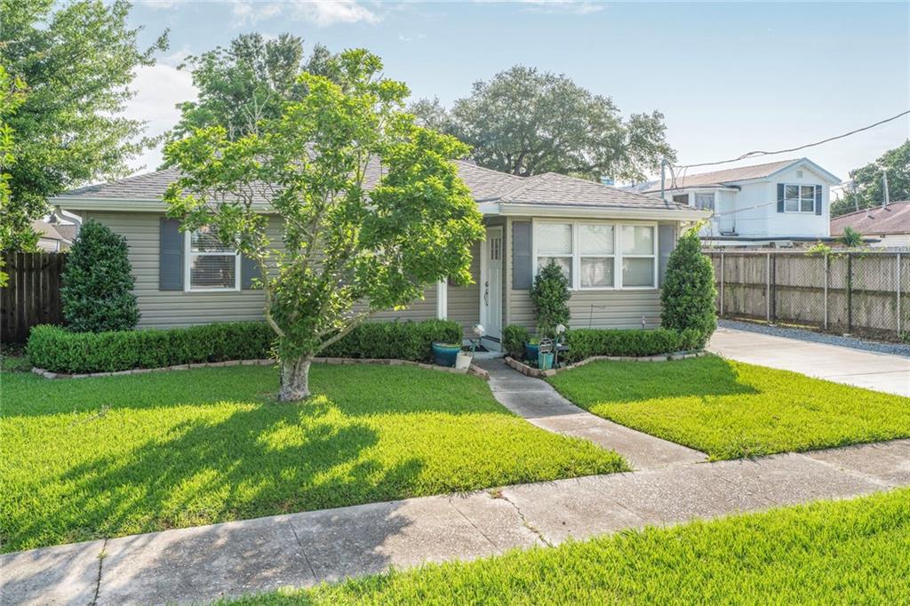 1121 EVERGREEN Drive