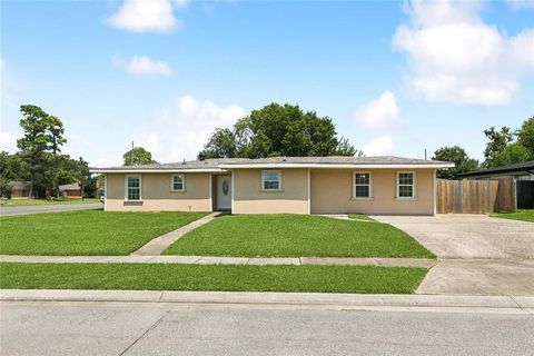 10101 DREUX Avenue New Orleans LA 70127