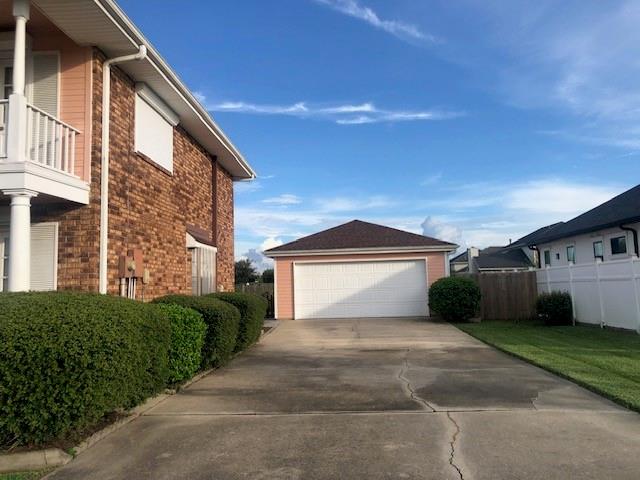 1816 LAKE SALVADOR Drive