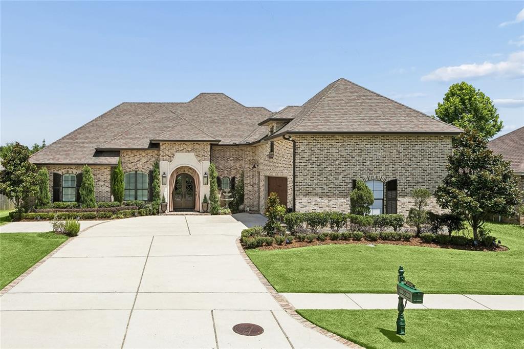 307 LAC IBERVILLE Drive