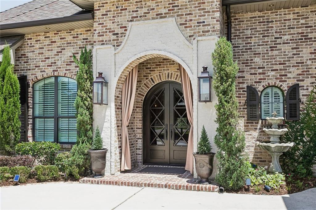 307 LAC IBERVILLE Drive