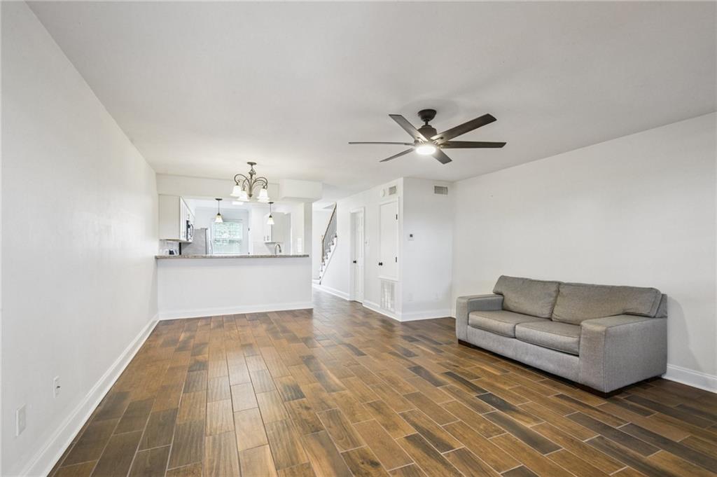 76 HOUMAS Place