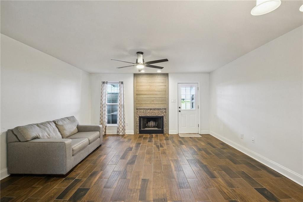 76 HOUMAS Place