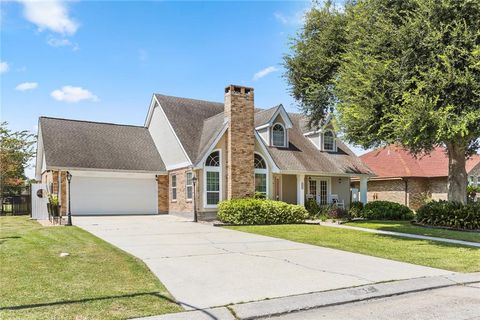 3632 LAKE LYNN Drive Gretna LA 70056