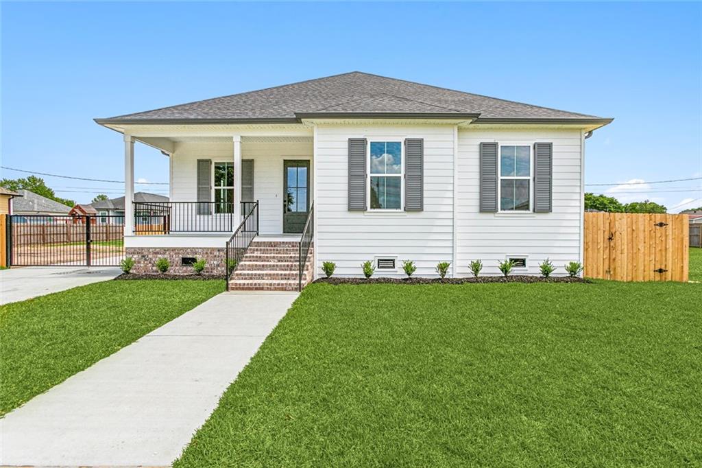 Photo 1 of 15 of 83 W CLAIBORNE Square house