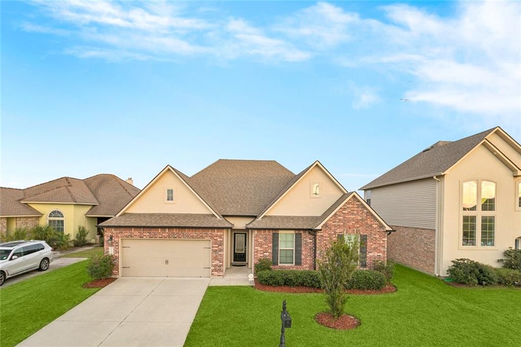 120 LAKESHORE VILLAGE S Street