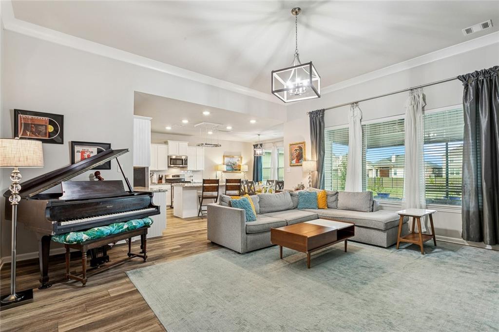 120 LAKESHORE VILLAGE S Street