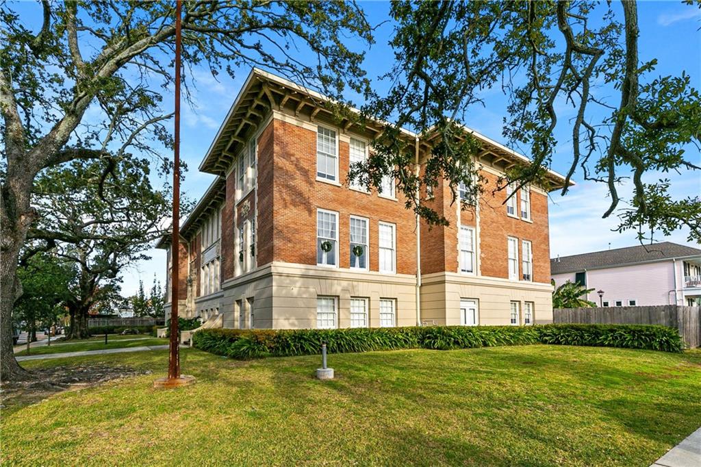 800 N RENDON Street 102