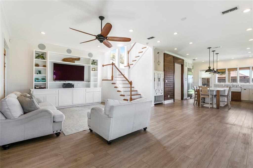 2012 N WOODLAWN Avenue