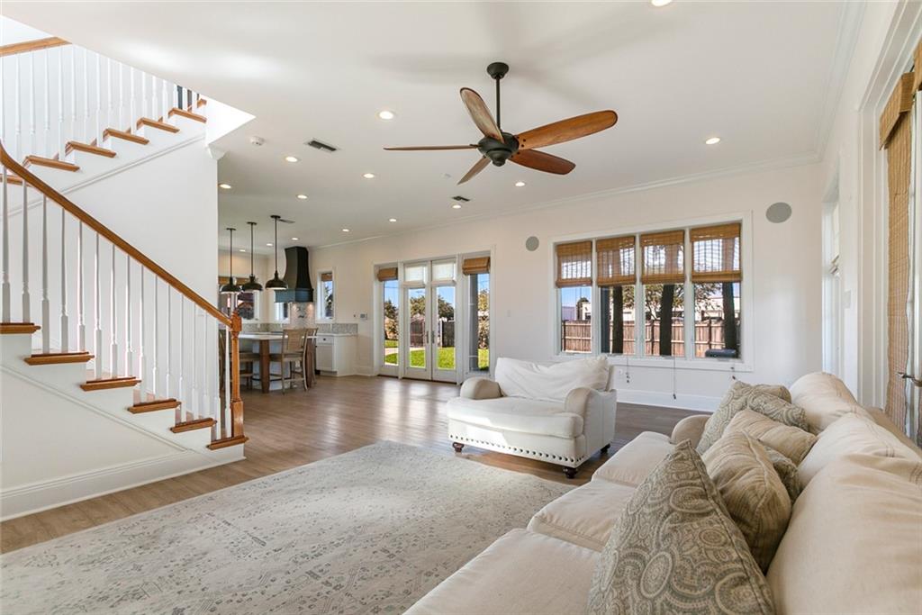 2012 N WOODLAWN Avenue