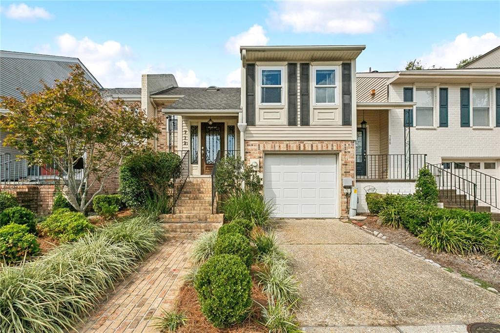 712 OLD METAIRIE Place