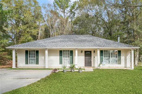 Photo of 1171 VIOLA Street, Mandeville, LA 70448 (MLS # 2567597)