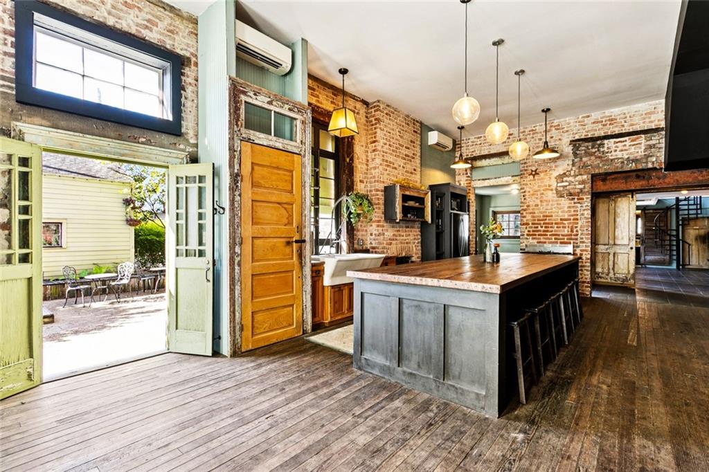 1173 MAGAZINE Street