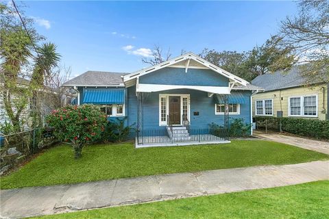 Photo of 7916 PANOLA Street, New Orleans, LA 70118 (MLS # 2545957)