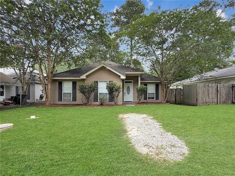 Photo of 113 DAVIS Street, Madisonville, LA 70447 (MLS # 2562102)