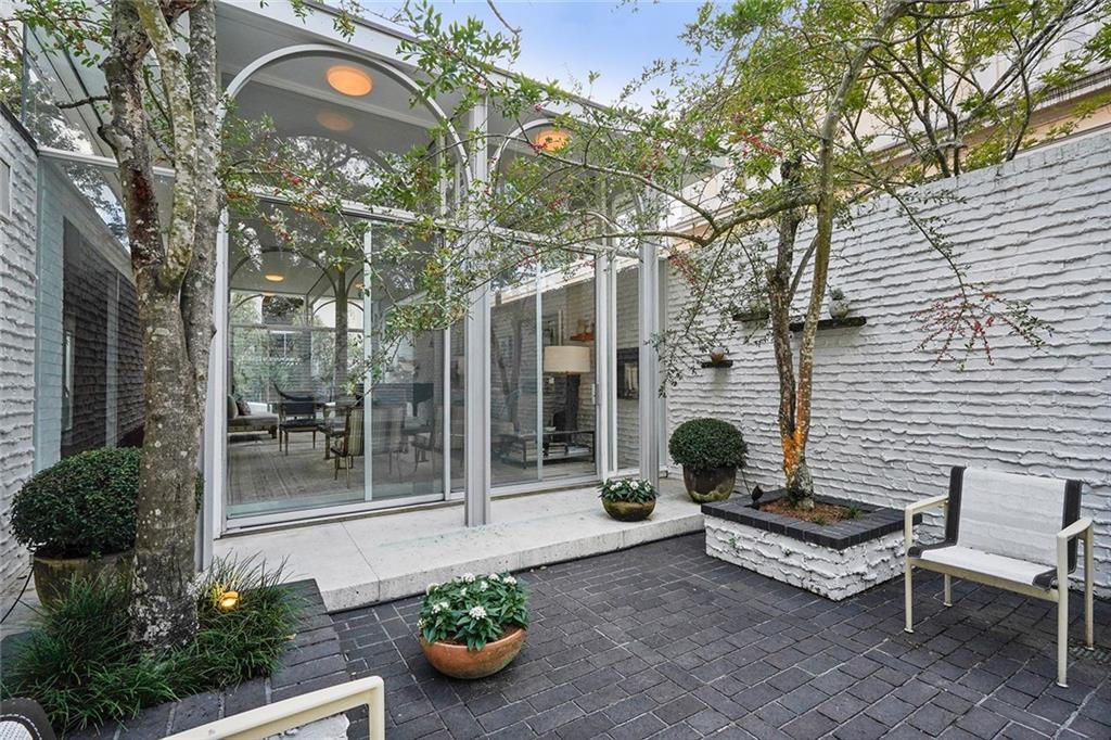 New Orleans, Louisiana 70118, United States, 4 Bedrooms Bedrooms, ,5 BathroomsBathrooms,Residential,Pending,54932