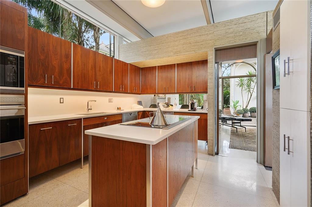 New Orleans, Louisiana 70118, United States, 4 Bedrooms Bedrooms, ,5 BathroomsBathrooms,Residential,Pending,54932