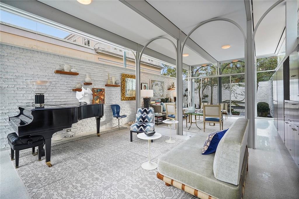 New Orleans, Louisiana 70118, United States, 4 Bedrooms Bedrooms, ,5 BathroomsBathrooms,Residential,Pending,54932