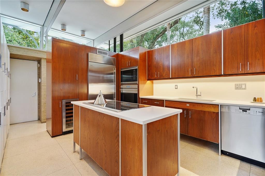 New Orleans, Louisiana 70118, United States, 4 Bedrooms Bedrooms, ,5 BathroomsBathrooms,Residential,Pending,54932