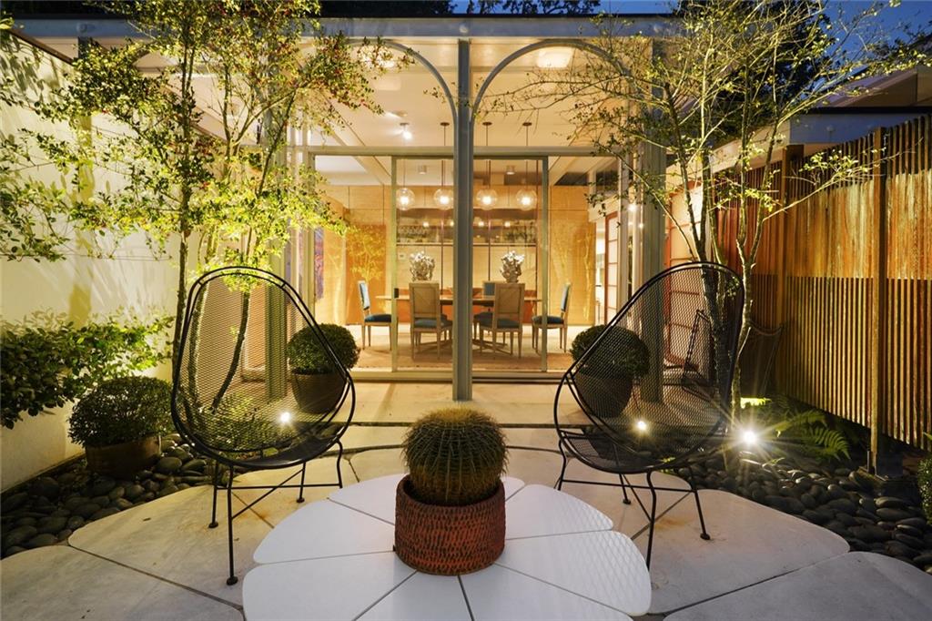 New Orleans, Louisiana 70118, United States, 4 Bedrooms Bedrooms, ,5 BathroomsBathrooms,Residential,Pending,54932