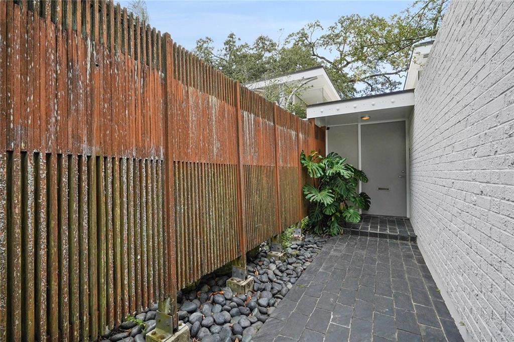 New Orleans, Louisiana 70118, United States, 4 Bedrooms Bedrooms, ,5 BathroomsBathrooms,Residential,Pending,54932