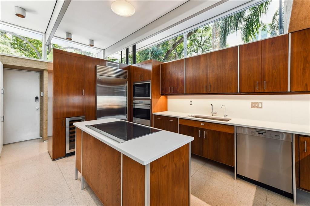 New Orleans, Louisiana 70118, United States, 4 Bedrooms Bedrooms, ,5 BathroomsBathrooms,Residential,Pending,54932