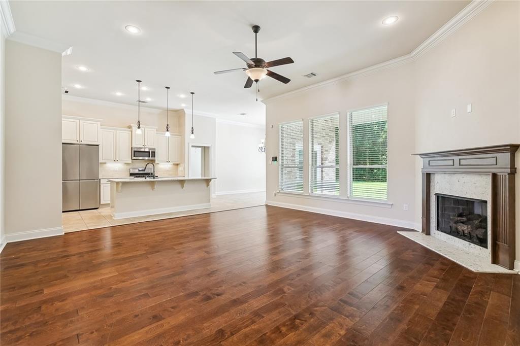 592 ENGLISH OAK Drive