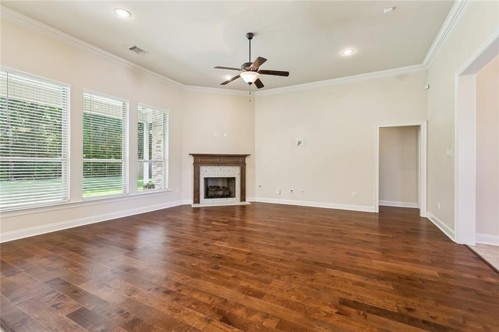 592 ENGLISH OAK Drive