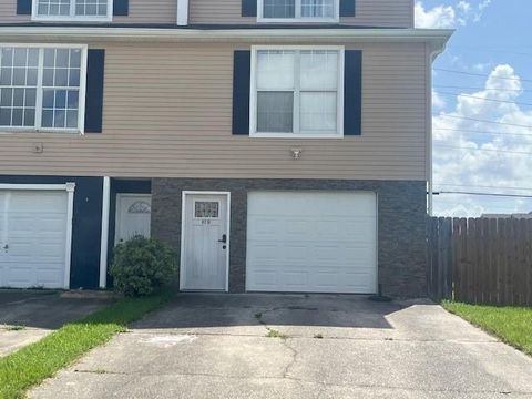 67 CARRIAGE Lane B Destrehan LA 70047