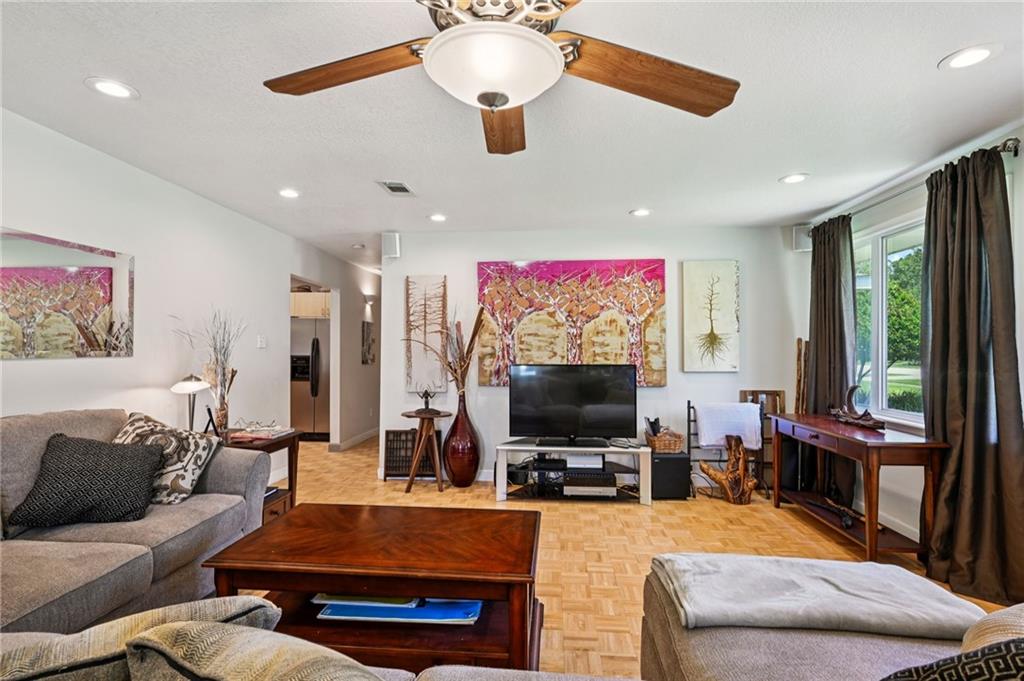 389 HICKORY Drive