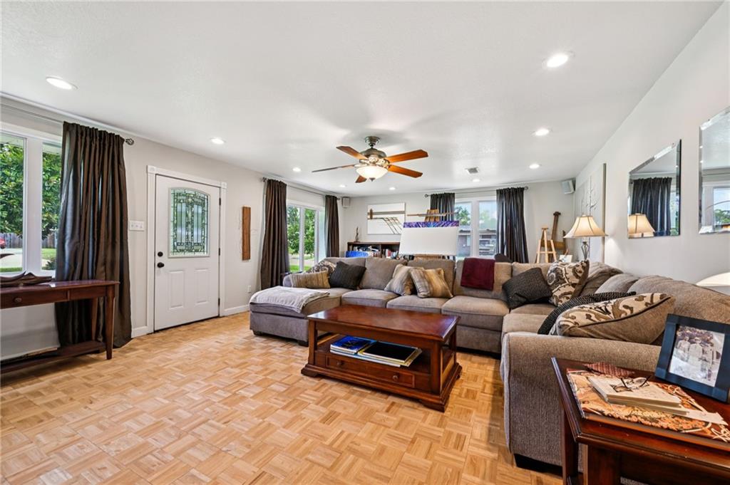 389 HICKORY Drive