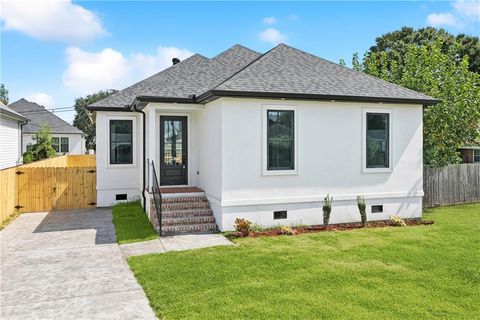 105 COUGAR Drive Arabi LA 70032