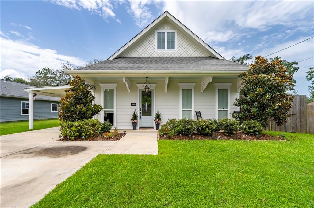 208 E PECAN Street