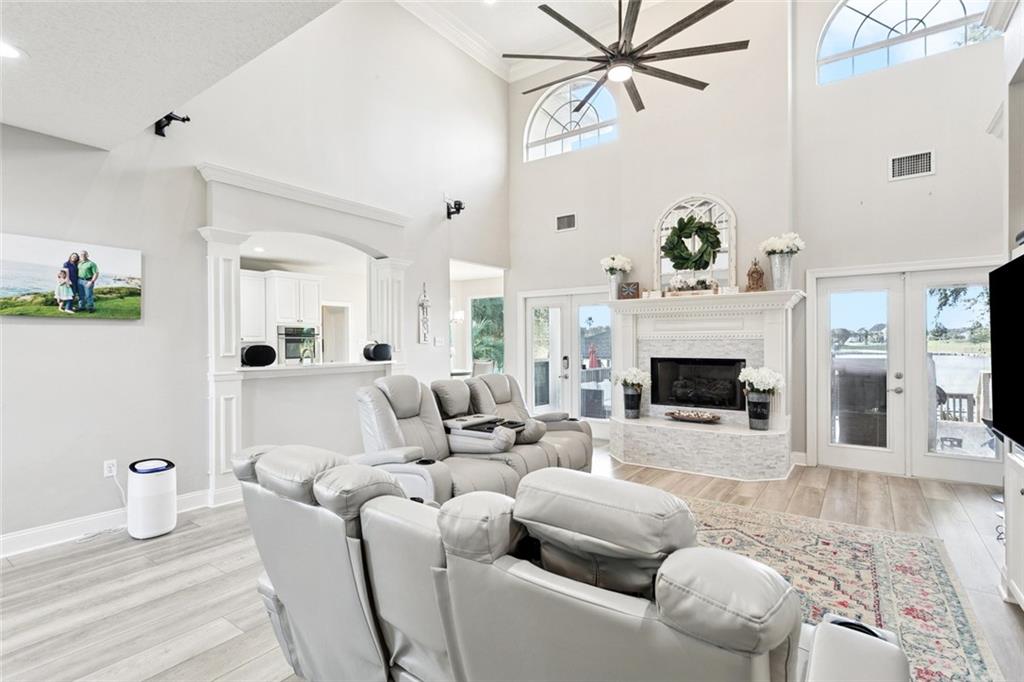 1004 MARINERS COVE Boulevard