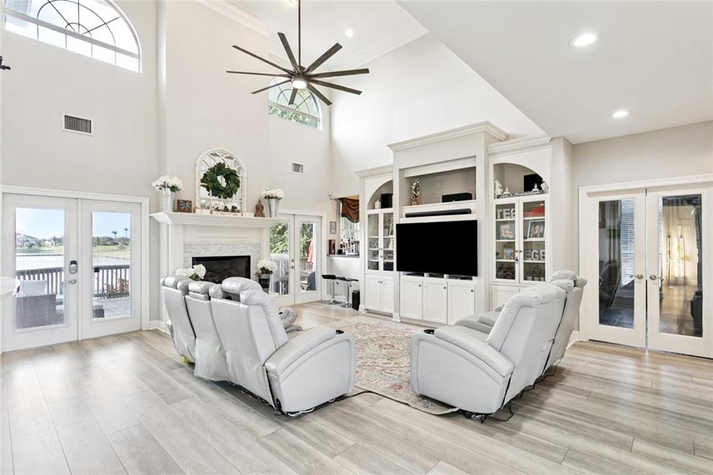 1004 MARINERS COVE Boulevard