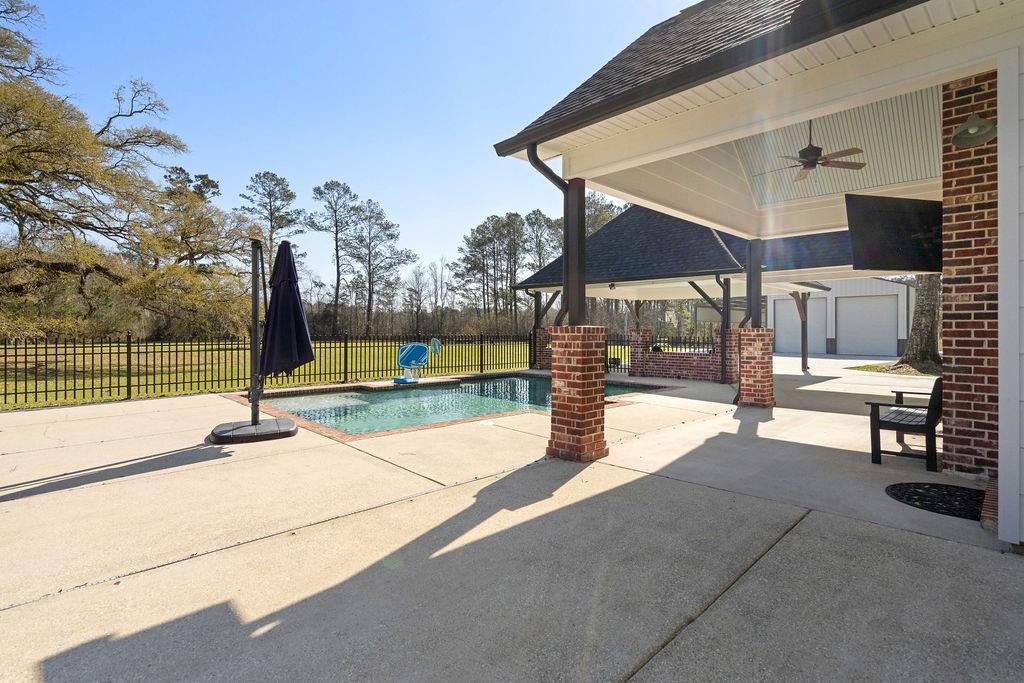 Springfield, Louisiana 70462, United States, 3 Bedrooms Bedrooms, ,4 BathroomsBathrooms,Residential,Pending,93993