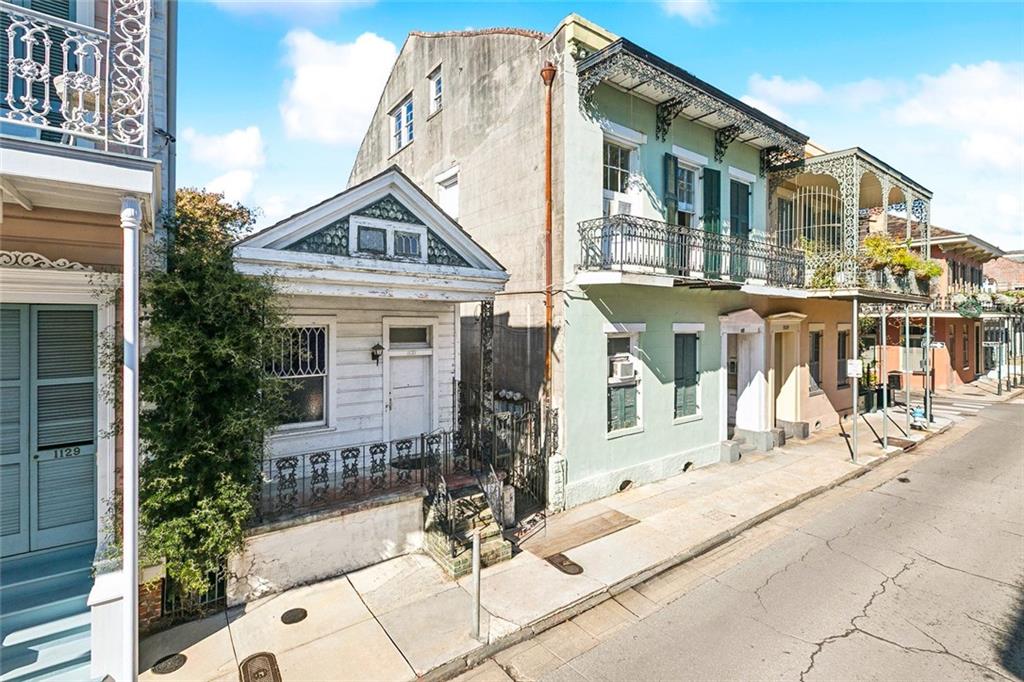 1131 37 BOURBON Street